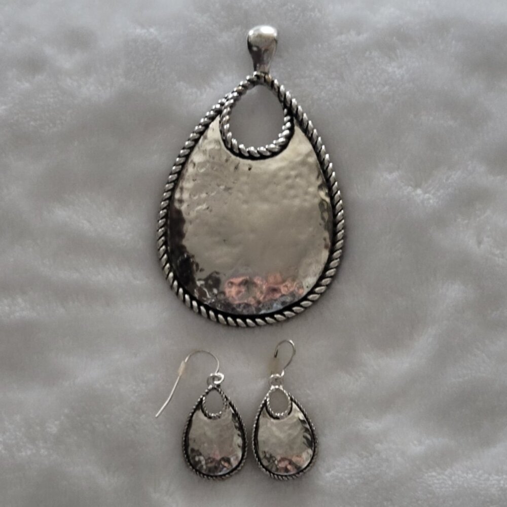 ROMAN COMPANY NWOT Silver Toned Bold Tear Drop Pendant and Earring Set